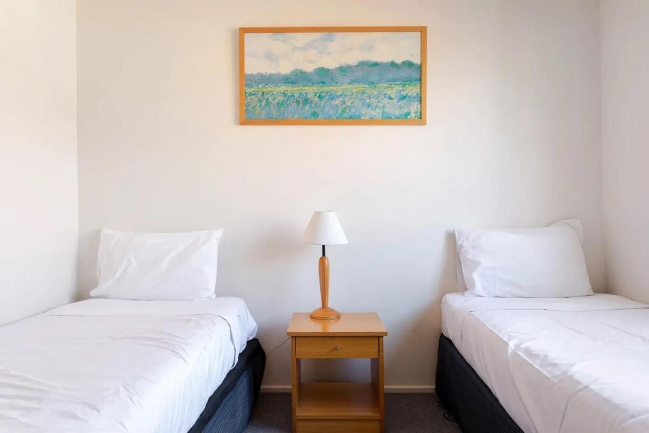 Motel Lamplighter